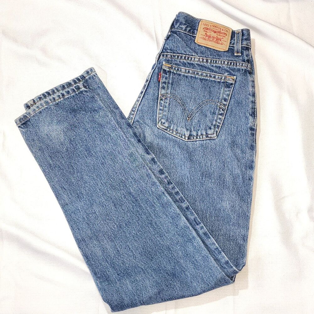 Vintage 2000 Levi’s 550 Women’s Jeans Size 8L Relaxed Tapered Blue Denim